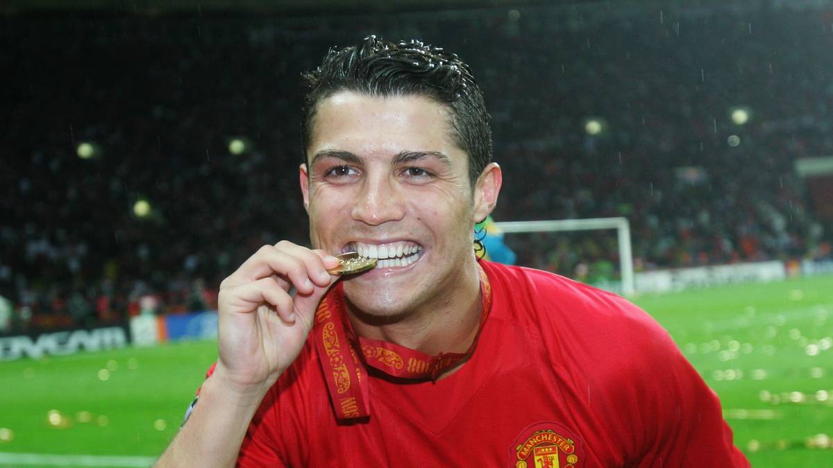 2008: CRISTIANO RONALDO (Portugal/Manchester United): Bevor Lionel Messi die große Bühne für sich einnimmt, führen Ronaldos 42 Pflichtspieltreffer in einer Saison Manchester United zum Sieg in der Champions League