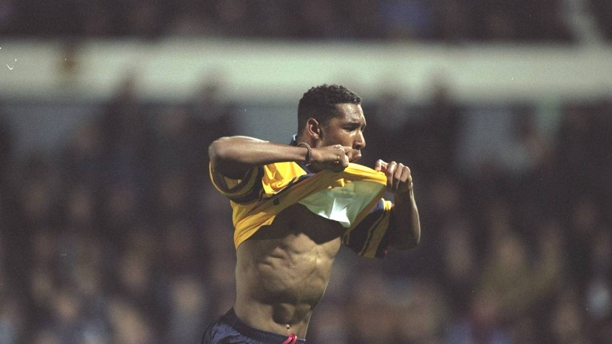 NICOLAS ANELKA: Der Spezialist unter den Weltreisenden, kam in 20 Jahren auf zwölf verschiedene Klubs. 1999 weigerte er sich, weiter für den FC Arsenal zu spielen und setzte sich durch: Der Wechsel zu Real Madrid kam wenige Wochen später zustande