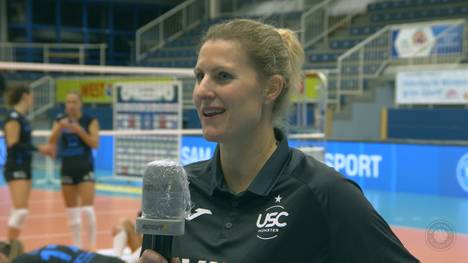 Der USC Münster verliert beim Debüt von Cheftrainerin Lisa Thomsen gegen den amtierenden deutschen Meister Allianz MTV Stuttgart. Die 112-malige Nationalspielerin ist dennoch stolz auf die Leistung ihrer Mannschaft.
