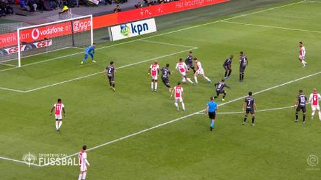 Die Bayern haben ein Auge auf Ryan Gravenberch von Ajax geworfen. Der 19-Jährige Mittelfeldspieler bringt Qualitäten mit, die dem Rekordmeister momentan abgehen.