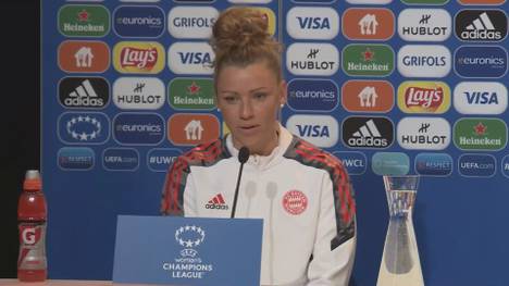 Die Bayern-Frauen feiern gegen Paris Saint-Germain ihre UWCL-Heimpremiere in der Allianz Arena. Für Linda Dallmann ist dieses Erlebnis etwas ganz Besonderes.