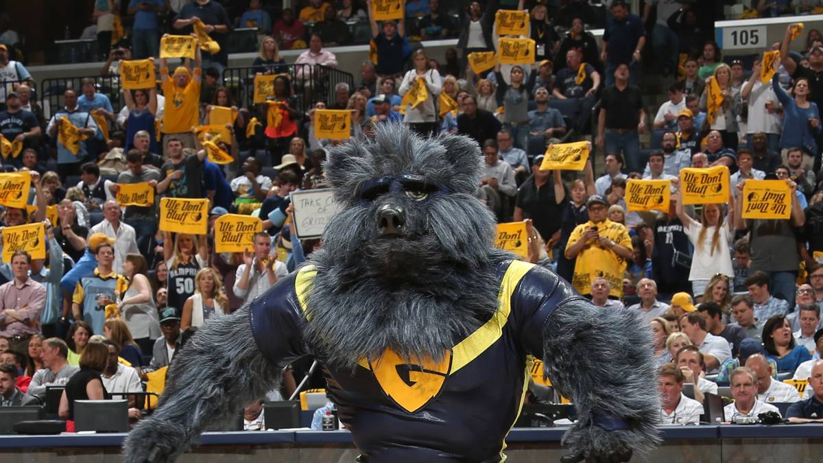 Auch die Memphis Grizzlies beschäftigen ein Maskottchen. Die logische Wahl wäre wohl ein Bär gewesen. Stattdessen setzt das NBA-Team auf eine Mischung aus Bär, Schwein (man beachte die Schnauze) und Affe. Auch nicht schlecht