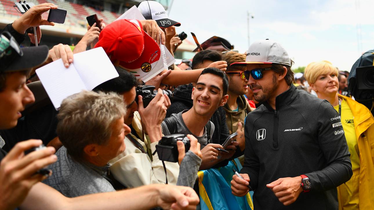 Nach Ausfall: Alonso feiert mit Fans