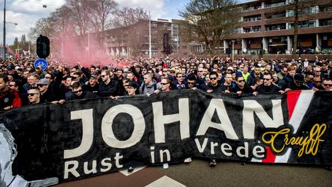 Ajax-Fans gedenken Johan Cruyff