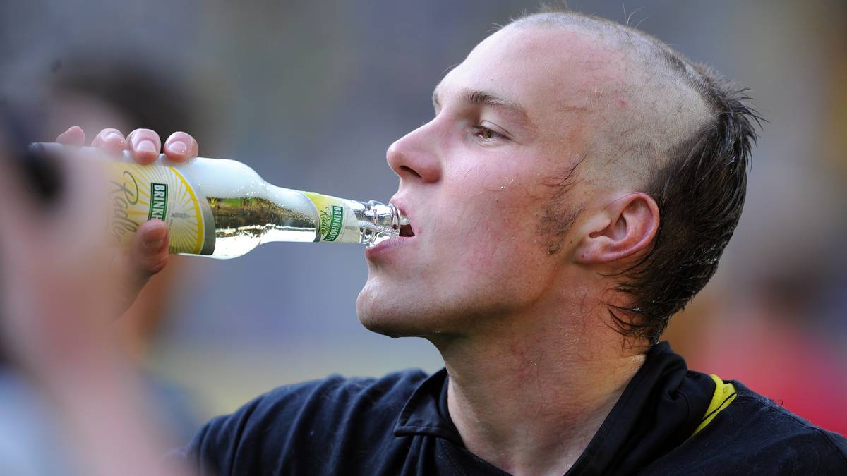 Das Ergebnis ist buchstäblich haarsträubend: Großkreutz läuft mit einer "Halbglatze" herum, was ihn nicht sonderlich zu stören scheint