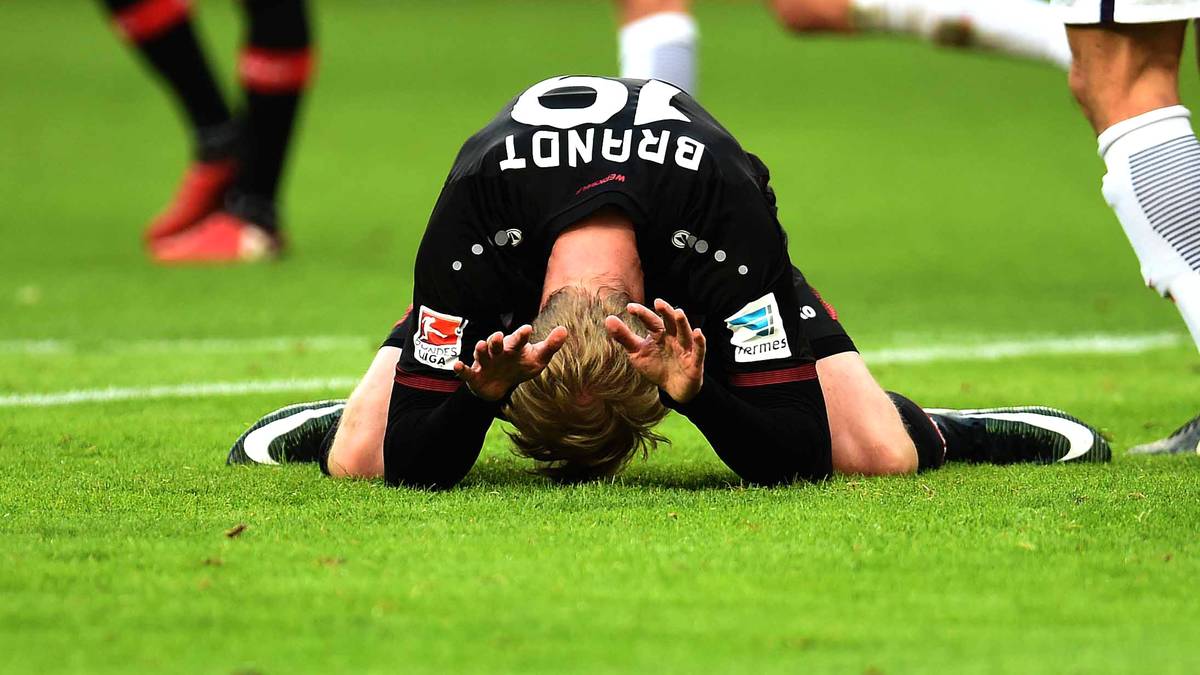 julian brandt von bayer leverkusen vor bayern spiel verletzt