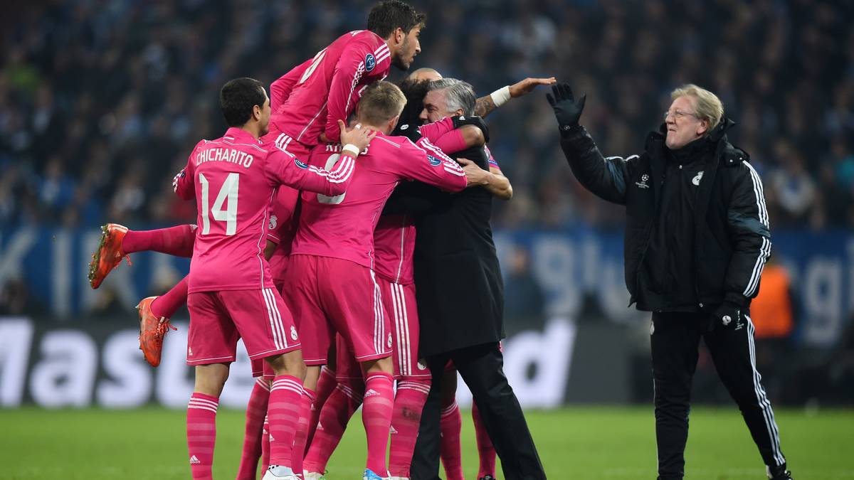 Die anderen Spieler gesellen sich dazu