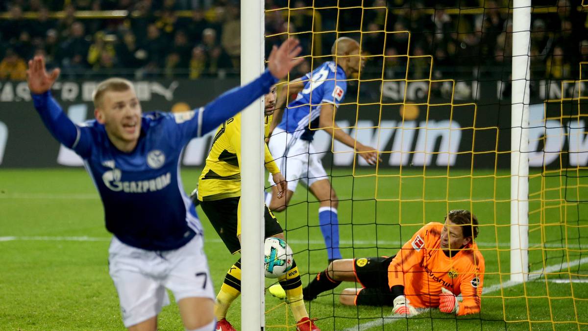 Dortmund führte 4:0 nach 25 Minuten, Spieler und Fans des BVB jubelten. Doch am Ende stand es 4:4 und die Schalker feierten, während sich das Remis für die Dortmunder wie eine Niederlage anfühlte