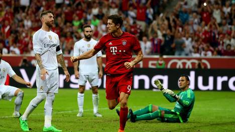 Robert Lewandowski bejubelt ein Tor gegen Real Madrid