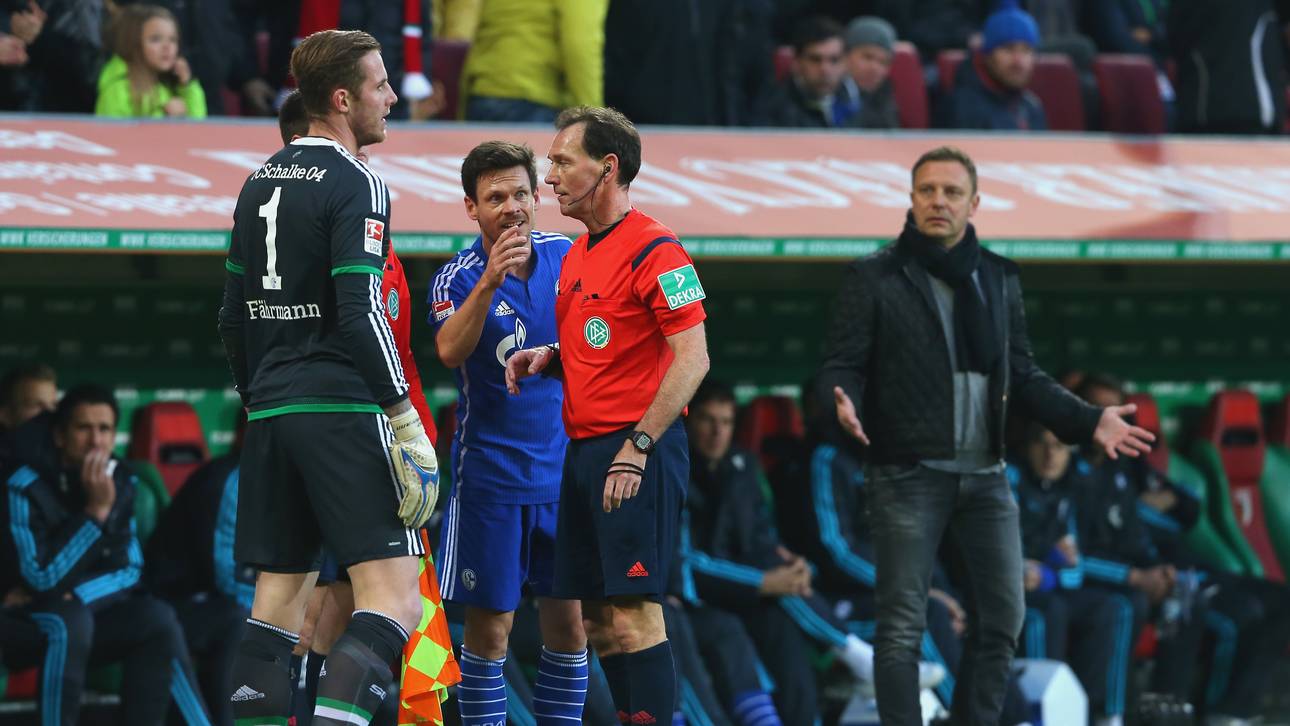 Schiri entschuldigt sich bei Schalke