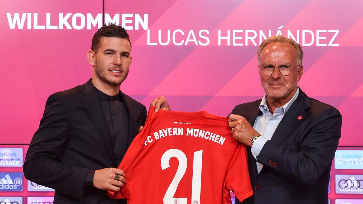 8. JULI: Bei der Präsentation von Lucas Hernández untermauert Rummenigge das Bestreben, Sané verpflichten zu wollen: "Der Stand bei Leroy Sané ist, dass er diese Woche aus dem Urlaub zurückkommt. Währenddessen wollte er sich Gedanken um die Zukunft machen"