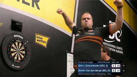 Dirk van Duijvenbode dominiert die Partie gegen Dimitri Van den Bergh und zieht in die nächste Runde.