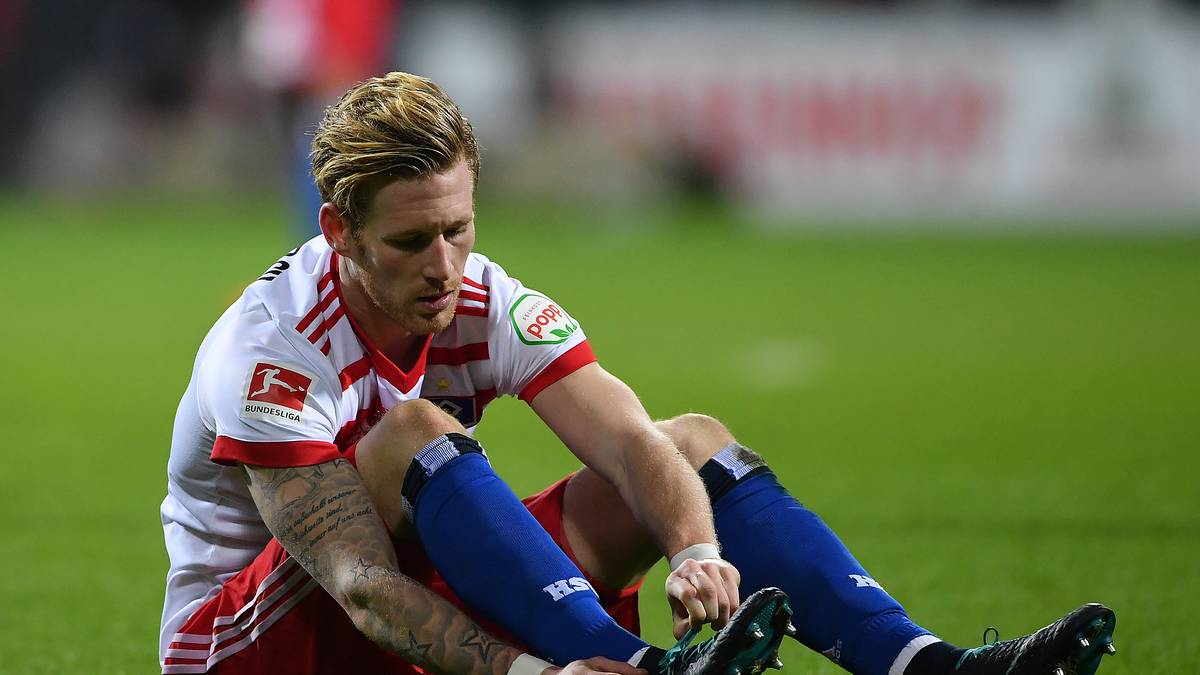 Vor der Saison 2017/18 stellte Kühne dem HSV weitere 25 Millionen Euro für Transfers und Gehälter zur Verfügung. Als Königstransfer sollte sich eigentlich Andre Hahn erweisen. Der 27-Jährige kam für sechs Millionen Euro aus Gladbach - und floppte