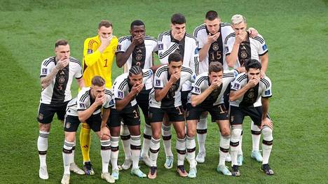 SPORT1 Chefreporter Patrick Berger enthüllt live im WM Doppelpass, dass es wegen der One-Love-Binde zum Knall beim DFB-Team kam.