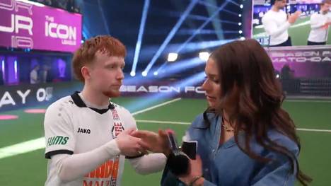 Dieses Interview wird Icon-Legaue-Moderatorin Jana Wosnitza wohl lange in Erinnerung bleiben. Die Ex-Moderatorin von SPORT1 sorgt für einen lustigen Moment nach einem Gespräch mit Spieler Paul Kohlstädt von Eintracht Spandau.
