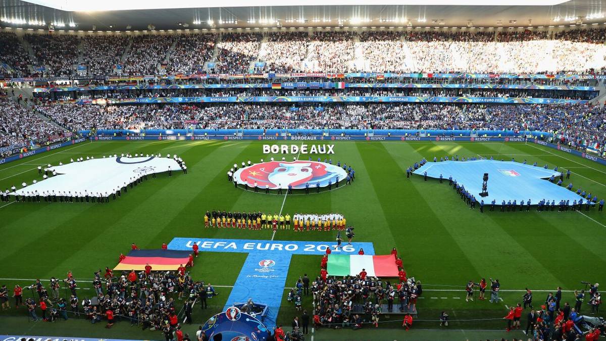Feierlicher Rahmen für das Viertelfinale: Deutschland will gegen Italien die schwarze Serie bei großen Turnieren beenden. Die Stimmung im Stade de Bordeaux ist auf beiden Seiten zunächst von Zuversicht geprägt. SPORT1 hat die Bilder zum Spiel
