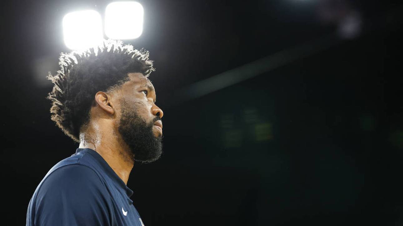 Embiid sorgt von der Bank für Wirbel