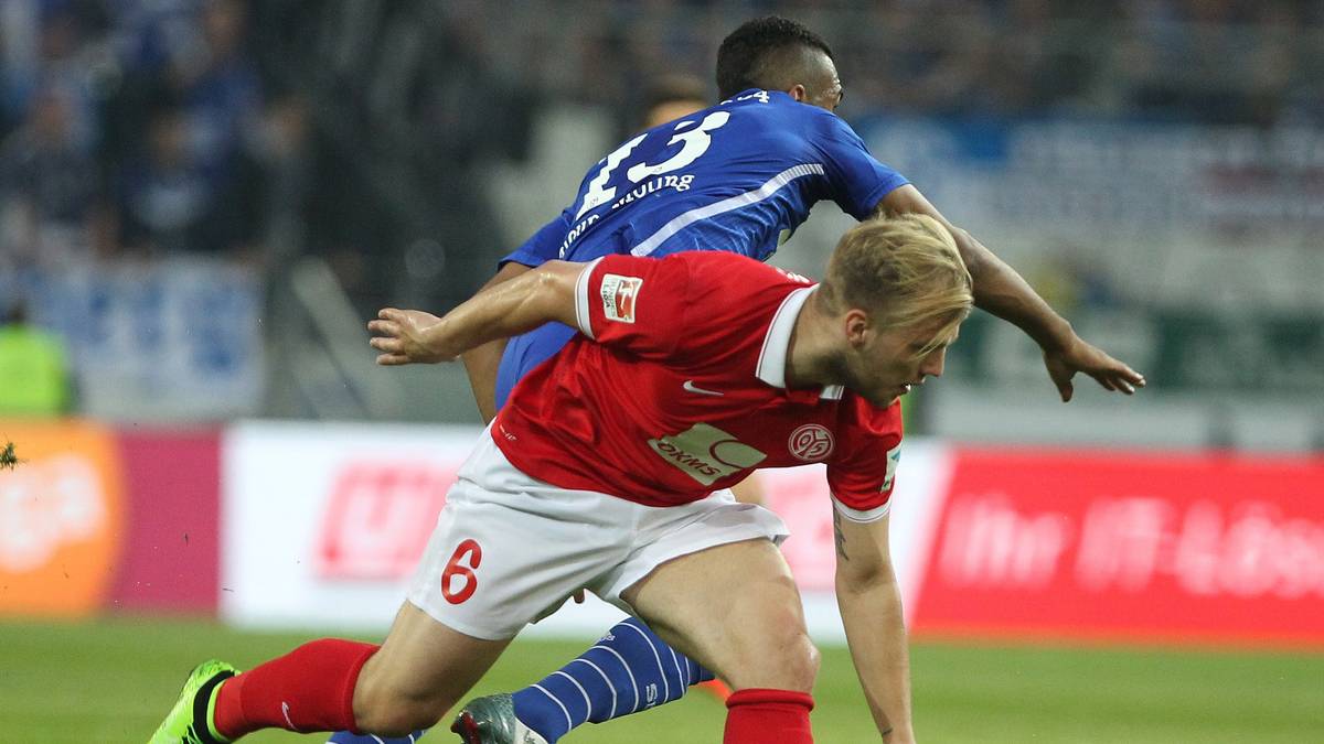 Die Mainzer hingegen wirken alles andere als strukturiert, haben aber Glück, dass Schalke seine Dominanz nicht in Tore ummünzt 