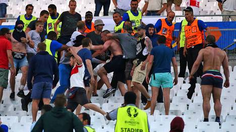 Nach der Partie zwischen England und Russland eskalierte die Gewalt im Stadion von Marseille