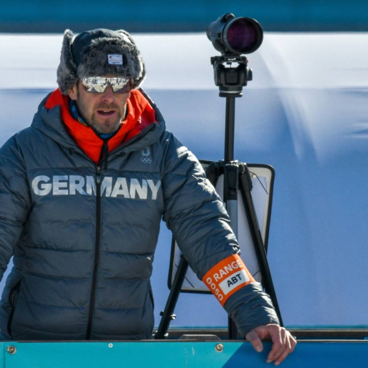 Biathlon-Bundestrainer Mark Kirchner schielt bei den Olympischen Spielen in Peking auf einen Überraschungscoup im Teamwettbewerb.