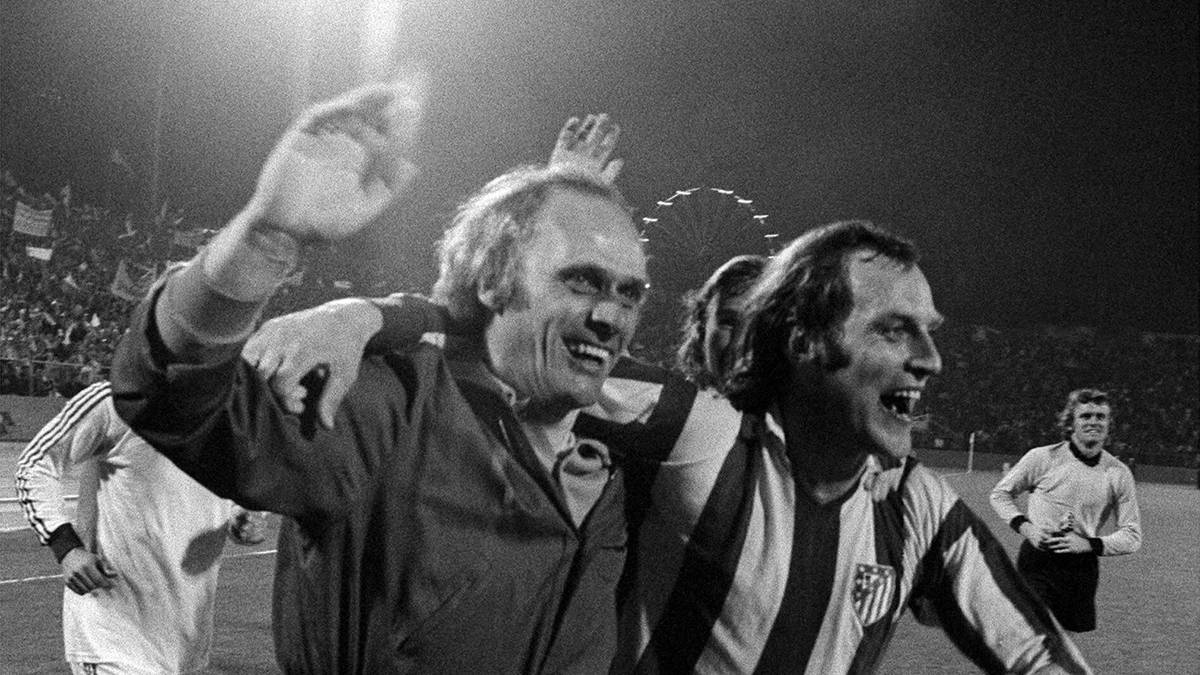 Der auf einem Bauernhof aufgewachsene Roth war in den Sechzigern und Siebzigern mit seiner körperlichen Präsenz eine unverzichtbare Größe für die Bayern - und ein nervenstarker Leader in wichtigen Momenten: Gleich in drei Europapokal-Endspielen traf Roth für die Bayern