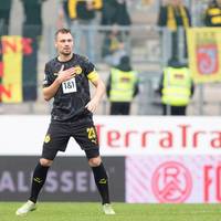 Borussia Dortmund verlängert den Vertrag mit U23-Kapitän Franz Pfanne. Der Innenverteidiger könnte nun zum Rekordspieler werden. 