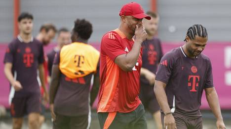 Gnabry (r.) mit Neu-Trainer Kompany