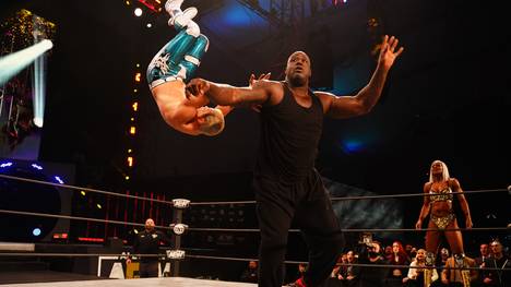 Shaquille O'Neal schleuderte Cody Rhodes bei AEW Dynamite durch den Ring