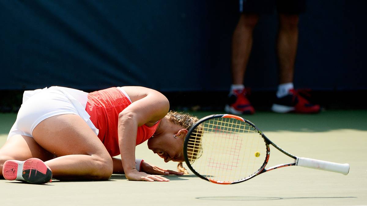 Das Bild täuscht: Barbora Strycova strauchelt nur zwischenzeitlich. Die Tschechin befördert mit Timea Bacsinszky eine weitere gesetzte Spielerin auf die frühe Heimreise
