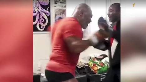 Zuletzt hatte Mike Tyson mit einem millionenfach geklickten Video, das seine unglaubliche Power unter Beweis stellt, für Aufsehen gesorgt. Nun legt der 53-jährige Ex-Box-Weltmeister nochmal nach,