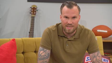 Kevin Großkreutz erklärt im SNICKERS Fan Talks wie man sich am Tag des Eröffnungsspiels fühlt und zieht Parrallelen zur WM 2014.