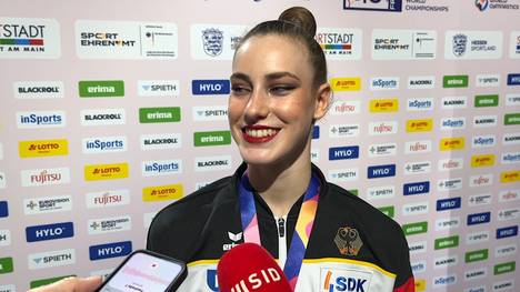 Darja Varfolomeev wird zum zwölften Mal Weltmeisterin in der Rhythmischen Sportgymnastik. Der Titel bei der Heim-WM in Frankfurt lässt die Olympiasiegerin sichtlich emotional werden.