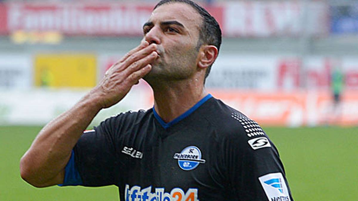 2013/14 schießt Mahir Saglik den SC Paderborn mit 15 Treffern in die Bundesliga. Die eher maue Marke, die zur Krone reicht, erreicht auch...