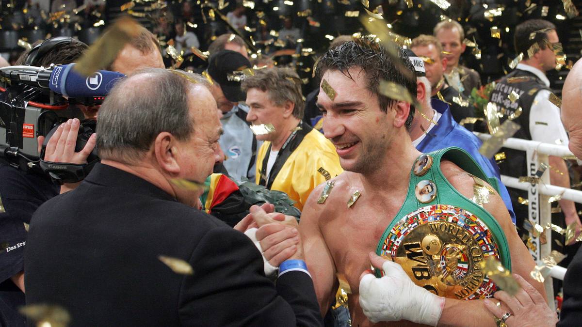 Nachdem er 2006 den Vereinigungskampf gegen den Dänen Mikkel Kessler verliert, zwingen ihn Verletzungsprobleme nach einem weiteren Aufbaukampf zum Karriereende. Stirbt 2018 mit nur 47 Jahren an einer Krebserkrankung
