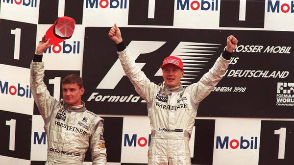 Mika Häkkinen und David Coulthardt feiern einen Doppelsieg beim Großen Preis von Deutschland 1998