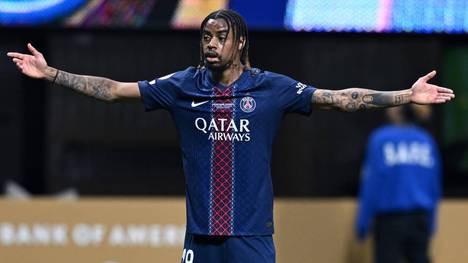 Die Gerüchte um Bradley Barcola und den FC Bayern München reißen nicht ab. PSG-Trainer Luis Enrique bezieht Stellung zu dem Thema.