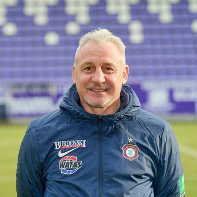 Erzgebirge Aue hat seinen neuen Trainer bekannt gegeben. Der abstiegsbedrohte Drittligist vertraut zum dritten Mal auf Pawel Dotschew.