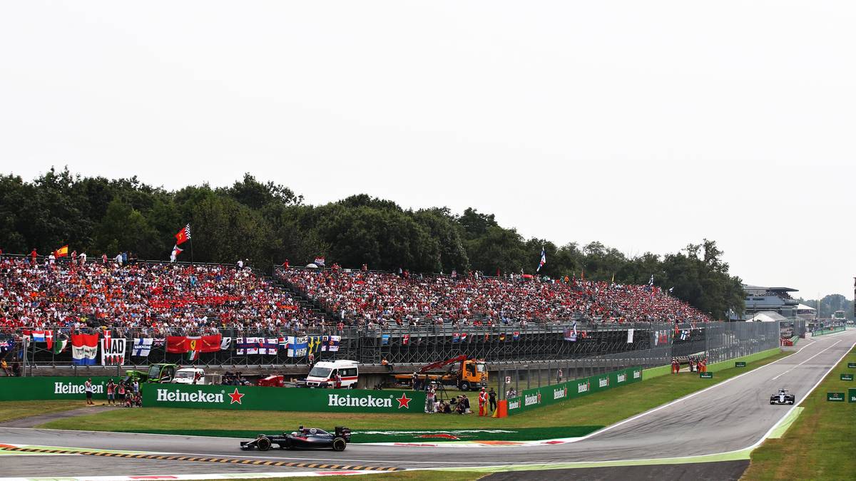 MONZA/ITALIEN, 3. September: Hier dominiert die Farbe Rot - nämlich die von Ferrari. Der letzte Sieg der Traditionsmarke liegt allerdings schon ein paar Jahre zurück, 2010 gewann Fernando Alonso im Ferrari