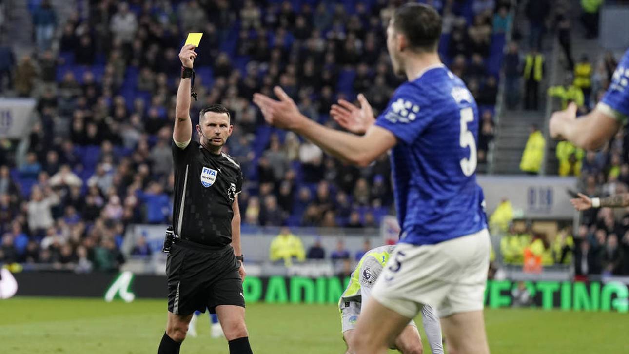 Evertons Michael Keane kam mit Gelb davon