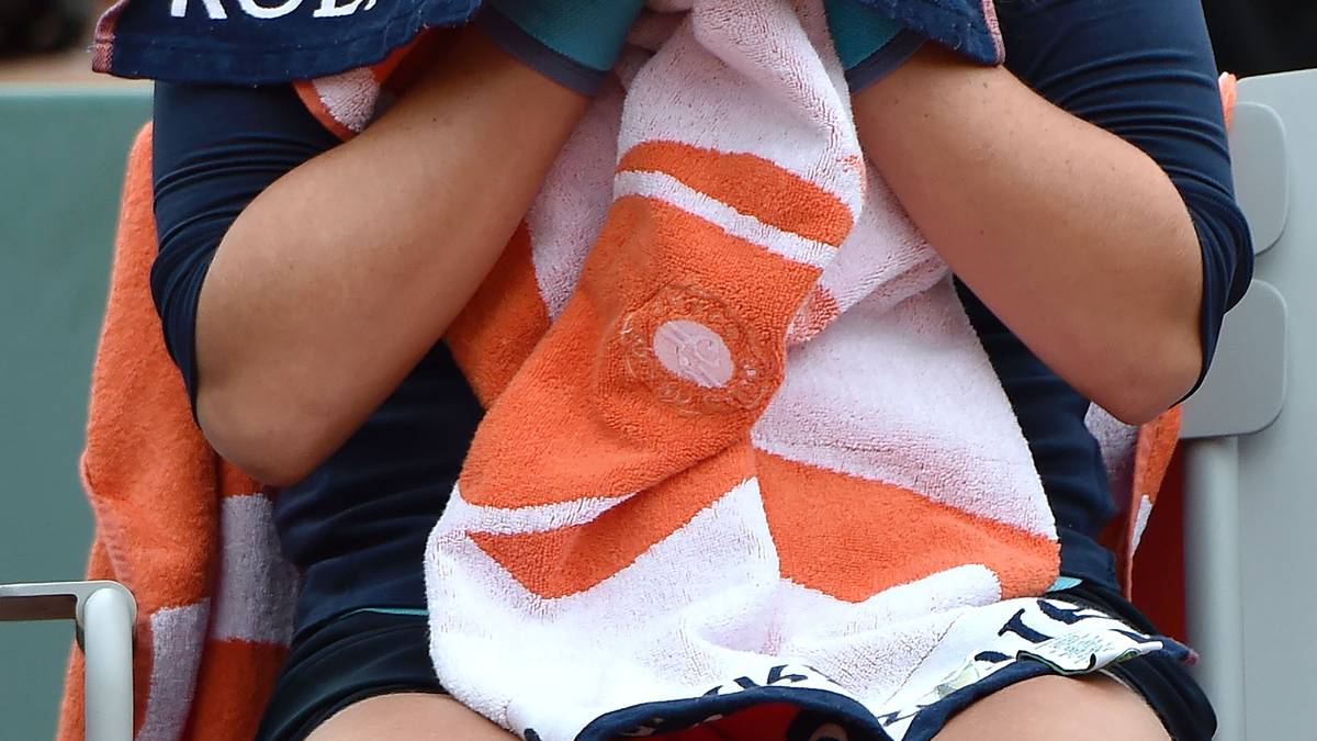 Frust macht sich auch bei Victoria Asarenka breit. Nachdem die Weißrussin ihr Match verletzungsbedingt aufgeben muss, kullern die Tränen 
