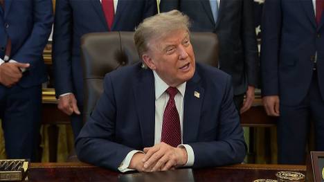 Donald Trump wird in der GOAT-Debatte im Basketball befragt. In der Abwägung zwischen Michael Jordan und LeBron James hat der US-Präsident eine klare Haltung - und unterstellt James gar indirekt Rassismus. 