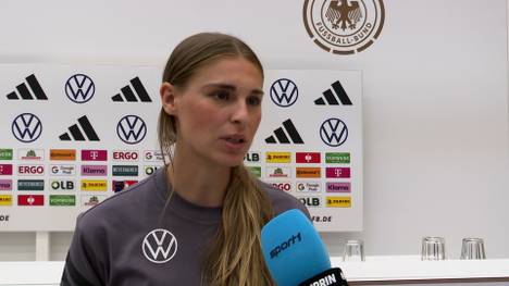 Vor dem Start der Frauen-EM in der Schweiz spricht die deutsche Nationalspielerin Jule Brand bei SPORT1 über Leistungsschwankungen, Social Media und ihren Vereinswechsel zu Olympique Lyon.
