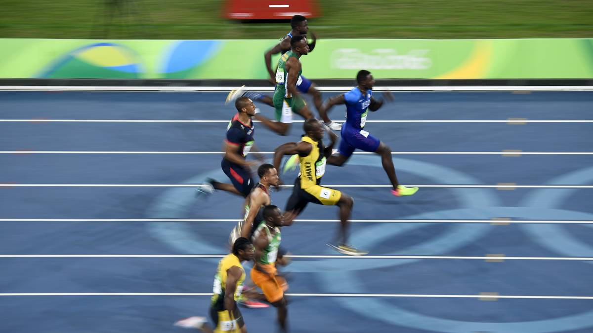Zunächst führt deshalb Bolts größter Rivale Justin Gatlin das  Rennen an...