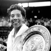 Althea Gibson war die erste schwarze Wimbledon-Siegerin, trotz bitterer Diskriminierungen, die auch danach anhielten. Heute vor 20 Jahren starb sie unter bedrückenden Umständen.