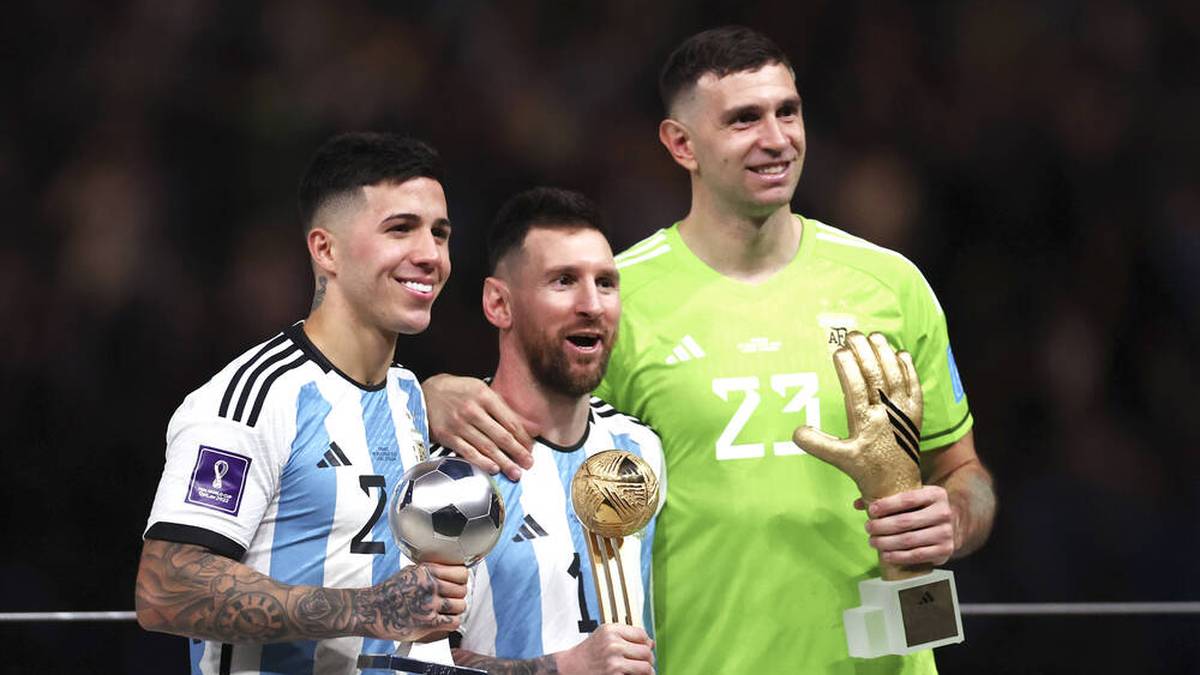 Enzo Fernández, Lionel Messi und Keeper Emiliano Martinze wurden nach dem WM-Finale ausgezeichnet