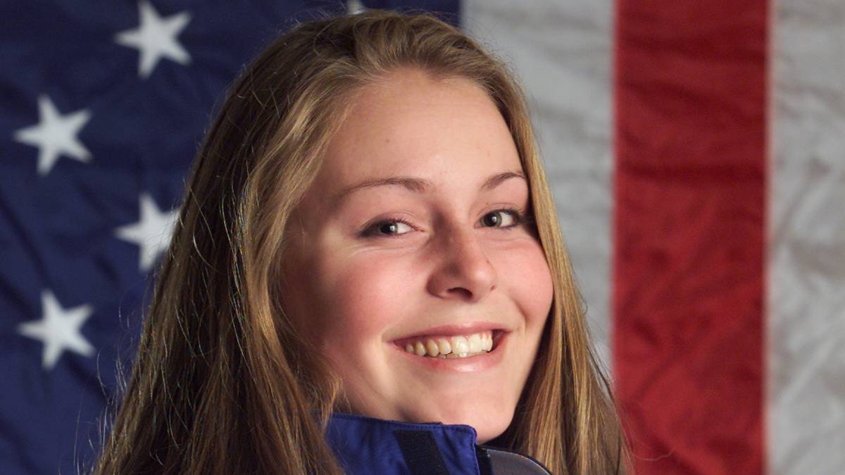2000 fährt sich Vonn mit ihrem ersten Weltcuprennen auf Skiern ins Rampenlicht, damals noch unter ihrem Mädchennamen Lindsey Kildow