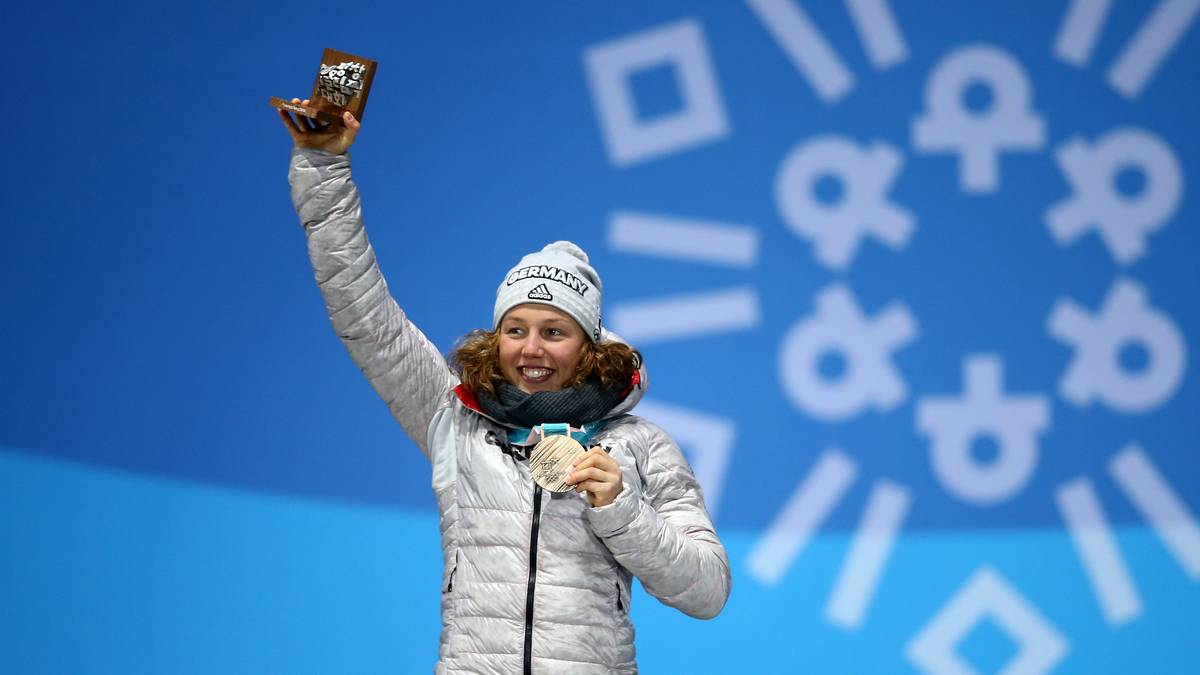 FRAUEN - PLATZ 3: LAURA DAHLMEIER (1358 Punkte) - Zweimal Gold und einmal Bronze - keine Frage, die Biathletin war eine der herausragenden Sportlerinnen bei den Olympischen Winterspielen 2018. Ihren Titel kann Dahlmeier aber dennoch nicht verteidigen, denn zwei Sportlerinnen erhalten noch mehr Stimmen