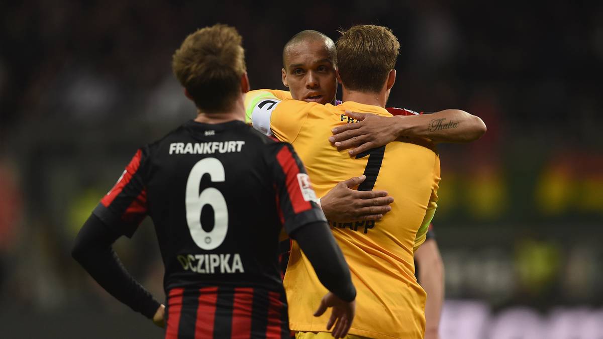 Die Frankfurter hingegen sind zufrieden mit dem Remis gegen den Champions-League-Anwärter