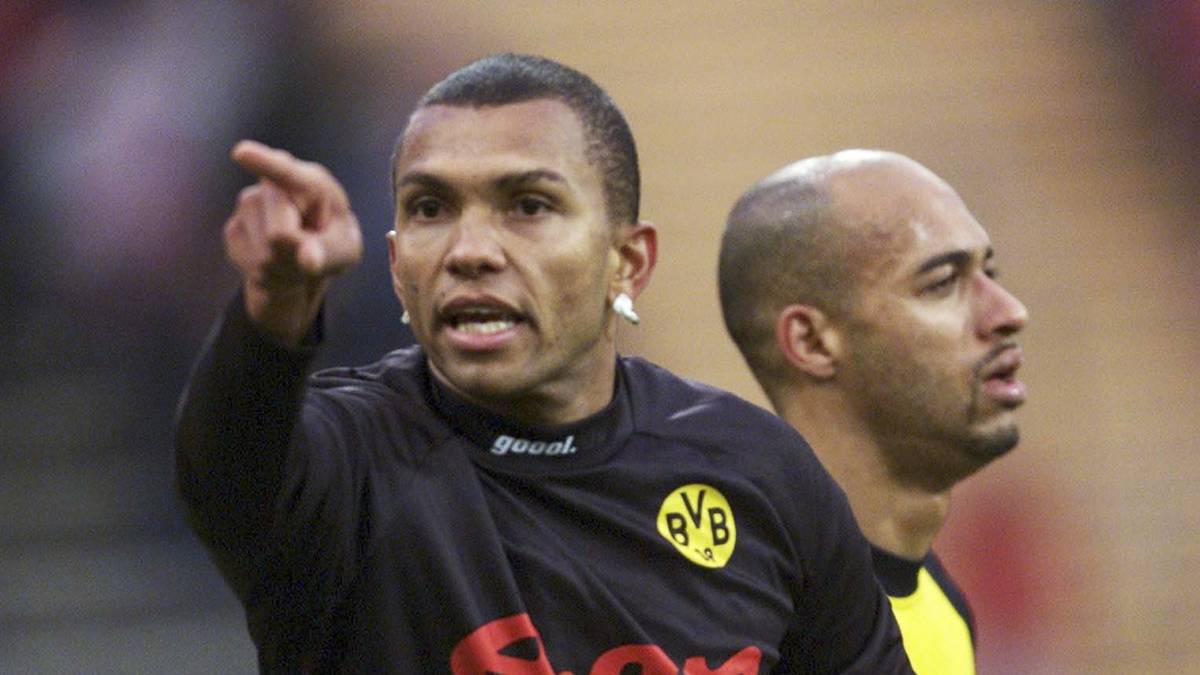 Er selbst sieht sich mehr als der 'Außenminister': "Ich war am längsten da, kannte mich in Dortmund am besten aus. Da habe ich mich um meine Landsleute gekümmert. Ich habe bei Einkäufen und Behördengängen geholfen. Manchmal wurde ich nachts angerufen, wenn bei einem der Fernseher nicht mehr ging."