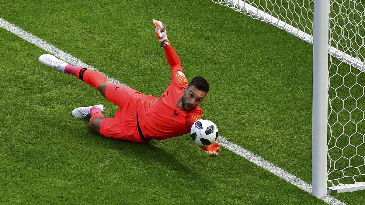 TOR - HUGO LLORIS vs. FRANCO ARMANI: Erst ein Gegentor musste Frankreichs Kapitän bei dieser WM schlucken - einen Elfmeter von Australiens Mile Jedinak. Der Stammtorwart von den Tottenham Hotspur, der gegen Dänemark geschont wurde, gehört zu Europas Elite